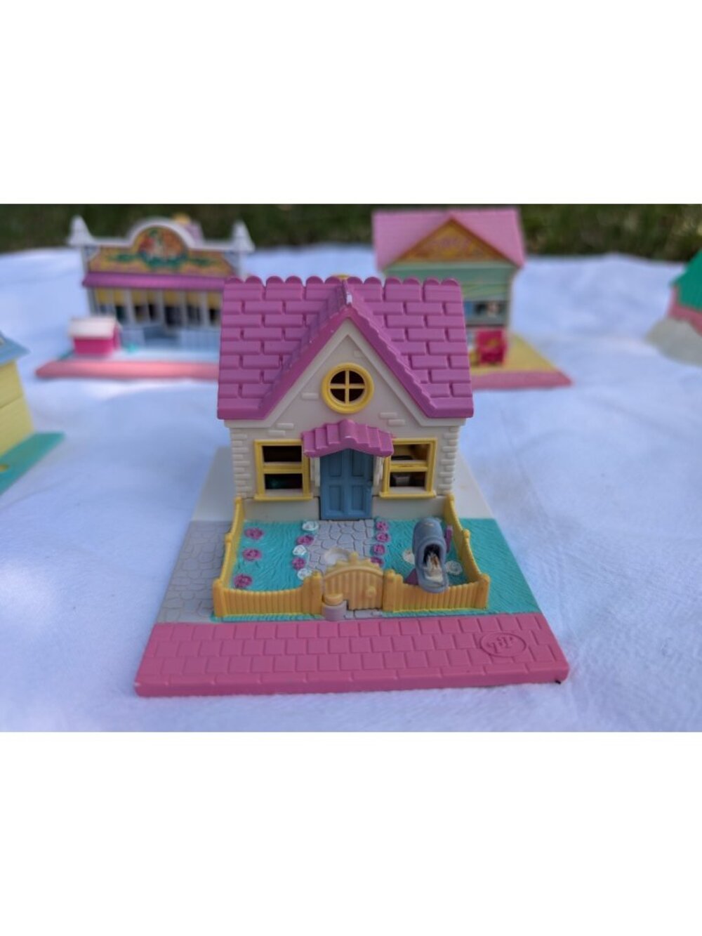 Polly Pocket Vintage 1993 Cozy Cottage Bluebird Pollyville House Only No Dolls